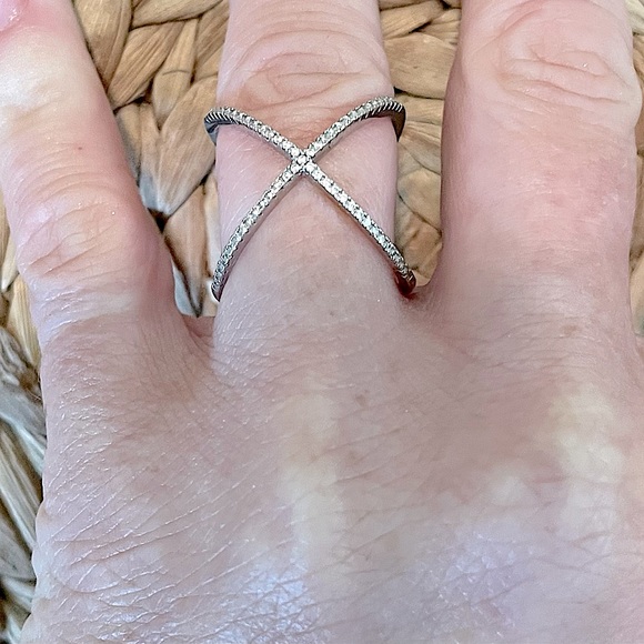 Unique Ring - Picture 3 of 3
